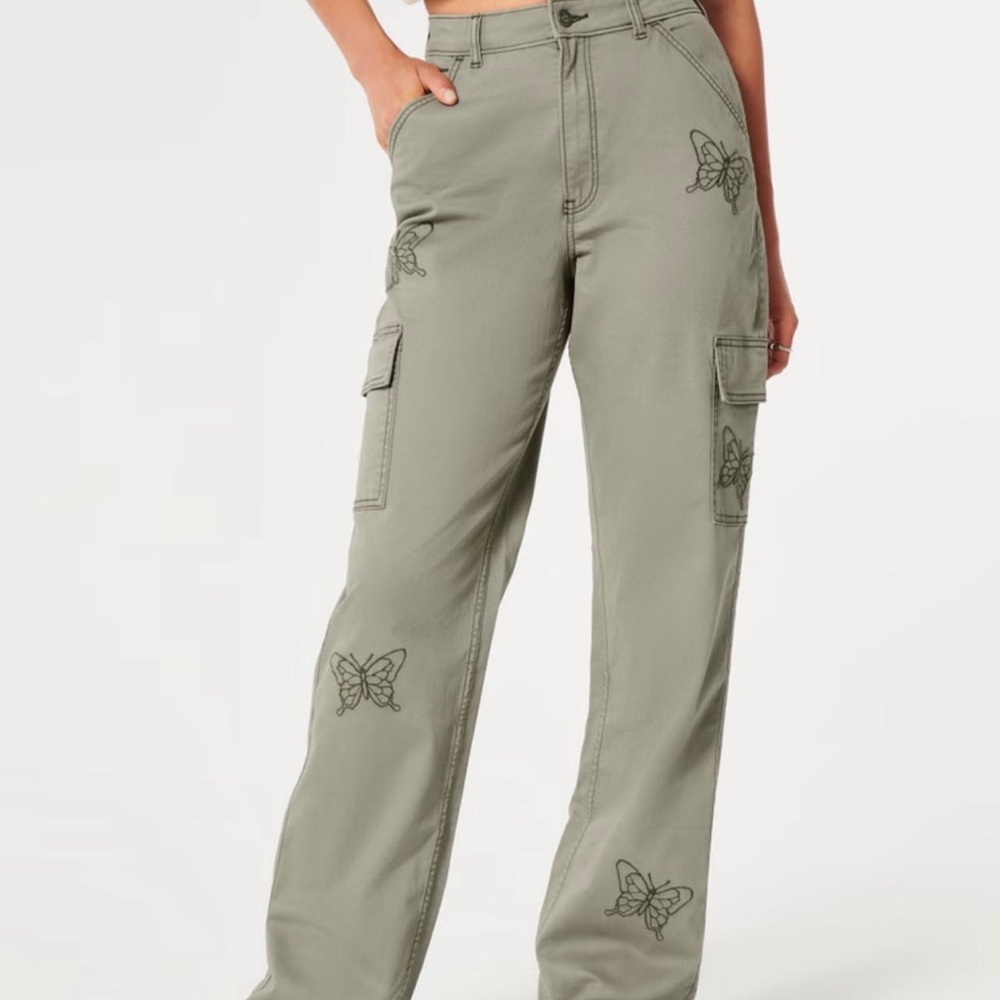 Hollister ULTRA HIGH-RISE BUTTERFLY PATTERN CARGO DAD PANTS